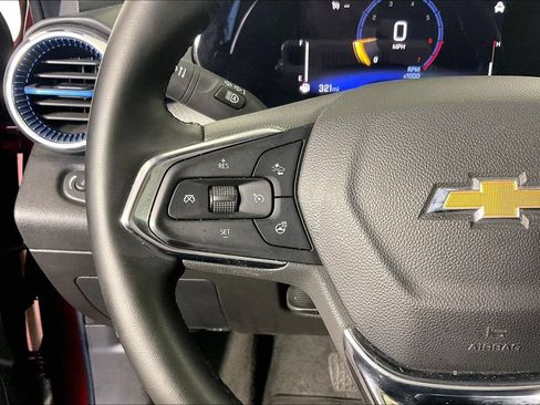 Used 2025 Chevrolet Trax LT w/ LT Convenience Package FWD image 22