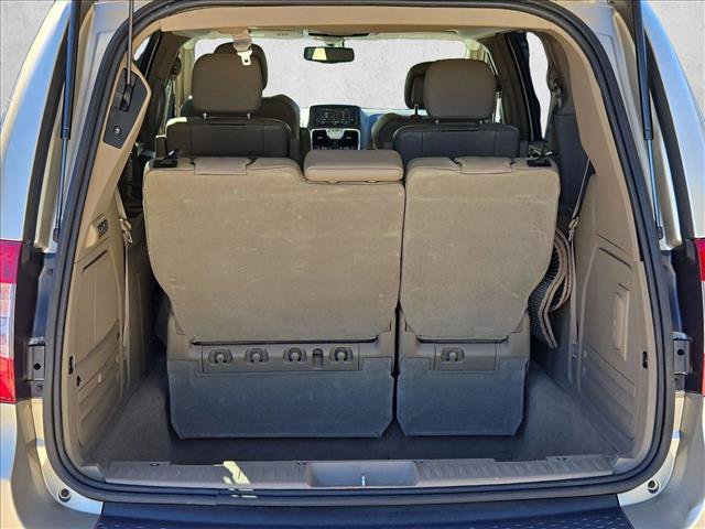 Used 2013 Chrysler Town & Country Limited w/ Luxury Group FWD image 6