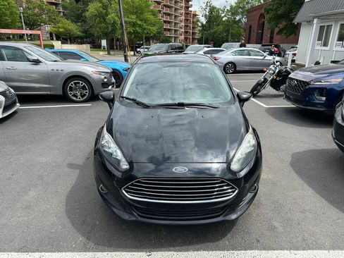 Used 2016 Ford Fiesta SE w/ Equipment Group 201A FWD image 2