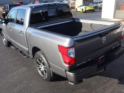 Used 2021 Nissan Titan SV w/ SV Convenience Package image 14