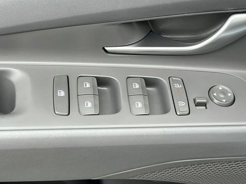Used 2025 Hyundai Elantra SEL FWD image 15