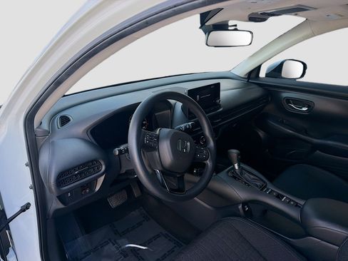 Certified 2023 Honda HR-V LX image 9