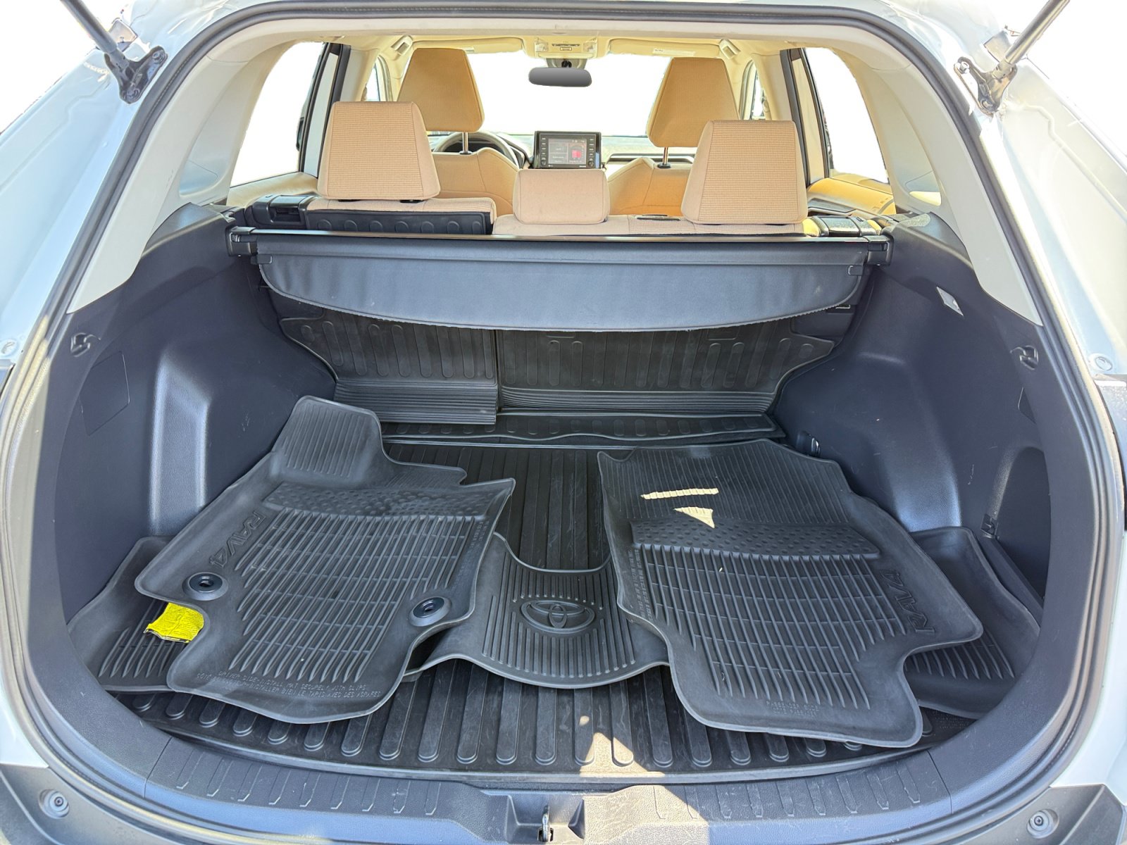 Used 2021 Toyota RAV4 LE FWD image 17