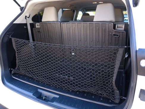 Used 2022 Toyota Highlander L image 13