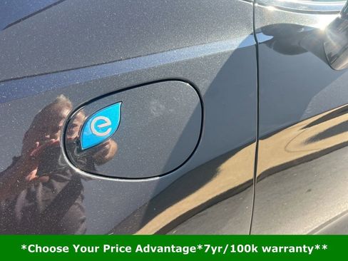 Certified 2022 Chrysler Pacifica Touring-L w/ S Appearance Package image 10