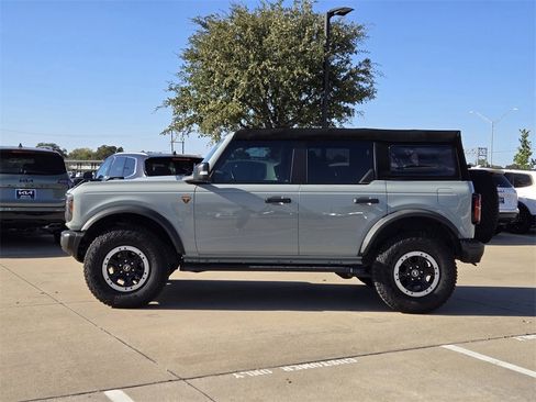 Used 2023 Ford Bronco Badlands image 12