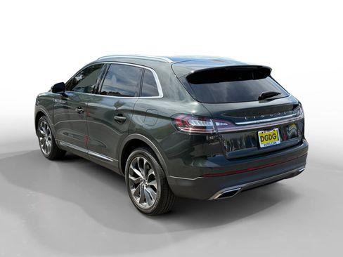 Used 2023 Lincoln Nautilus Reserve w/ Luxury Package AWD/4WD image 3