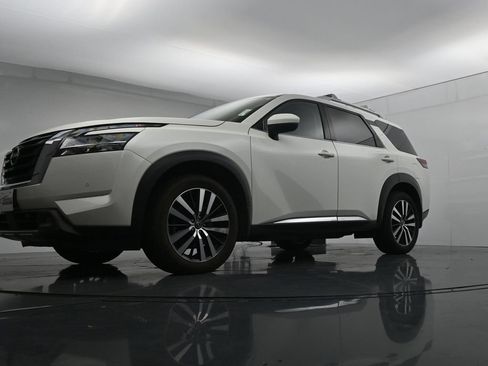 Used 2023 Nissan Pathfinder Platinum w/ Cargo Package AWD/4WD image 38