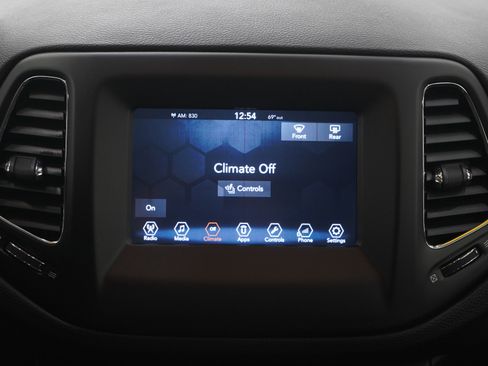 Used 2018 Jeep Compass Latitude w/ Popular Equipment Group AWD/4WD image 17
