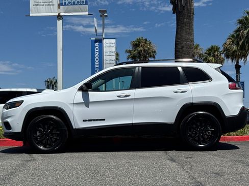 Used 2023 Jeep Cherokee Altitude Lux AWD/4WD image 2