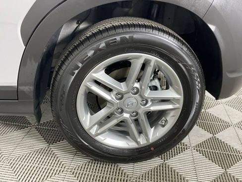 Used 2023 Hyundai Kona SE FWD image 9