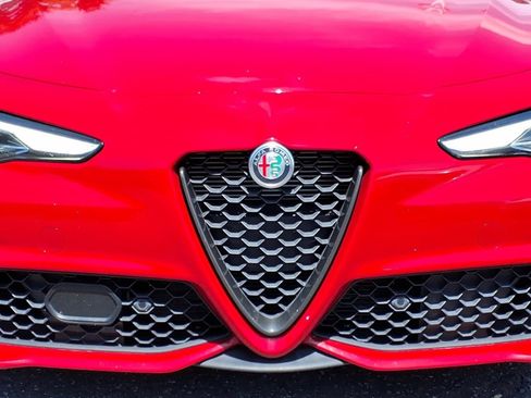 Used 2023 Alfa Romeo Giulia Veloce RWD image 15