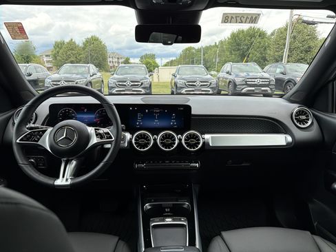 Used 2026 Mercedes-Benz GLB 250 4MATIC image 11