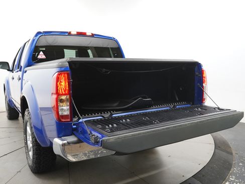 Used 2013 Nissan Frontier SV AWD/4WD image 17