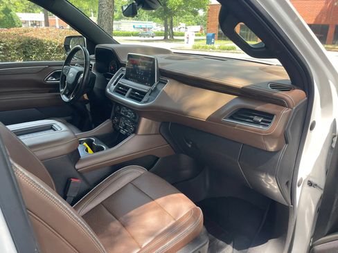 Used 2021 Chevrolet Tahoe High Country w/ Premium Package RWD image 14
