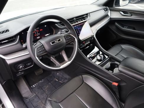 Used 2024 Jeep Grand Cherokee L Limited w/ Luxury Tech Group II image 12