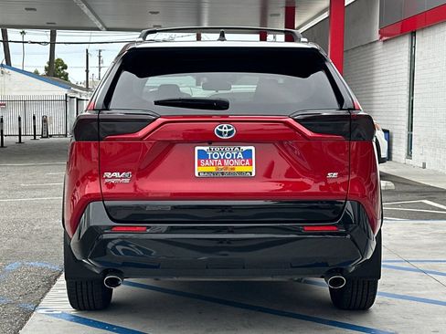 Used 2022 Toyota RAV4 SE w/ Weather & Moonroof Package AWD/4WD image 5