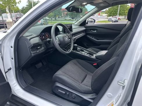 Used 2023 Honda Accord EX image 9