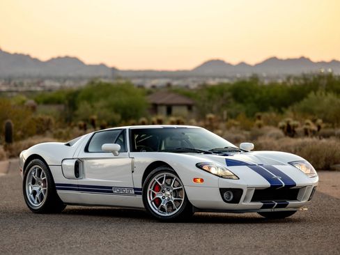 Used 2005 Ford GT RWD image 1