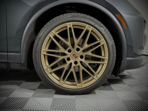 New 2024 Porsche Macan 4 Electric image 20