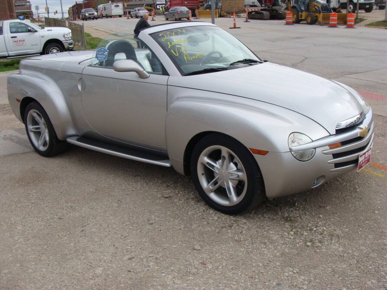 Used 2004 Chevrolet SSR w/ Preferred Equipment Group RWD image 3