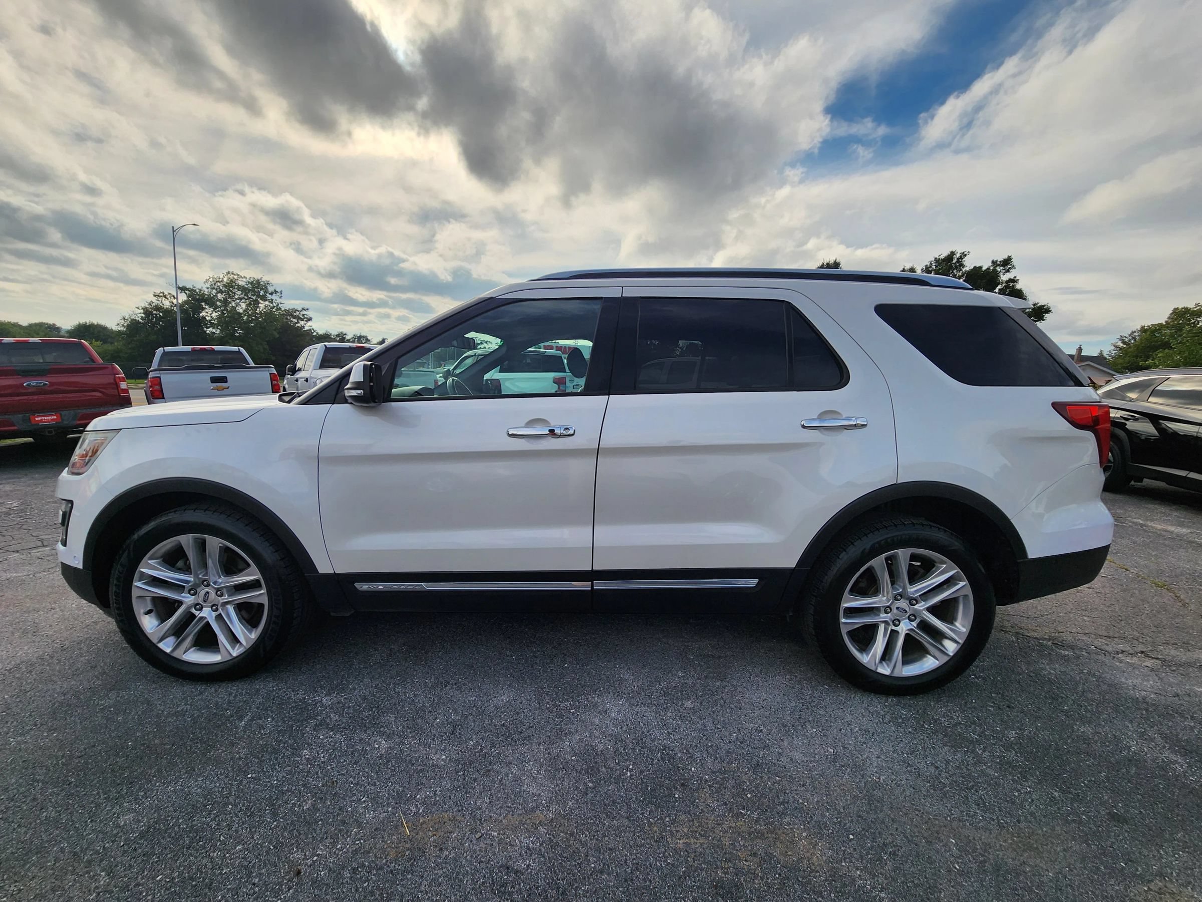 Used 2016 Ford Explorer Limited w/ Equipment Group 301A AWD/4WD image 4