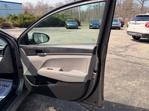 Used 2020 Hyundai Elantra SE w/ Convenience Package (C2) image 27