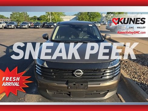 Used 2025 Nissan Kicks SV AWD/4WD image 4