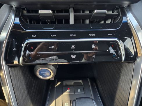 Used 2021 Toyota Venza Limited image 31