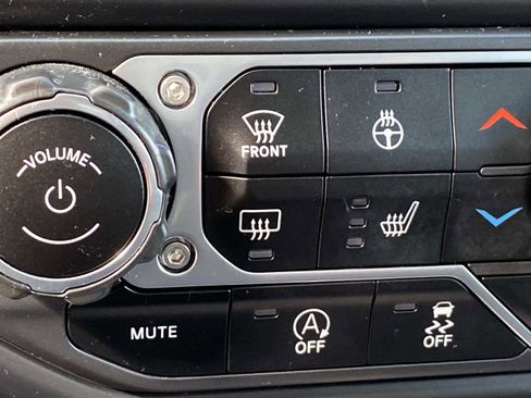 Certified 2022 Jeep Wrangler Sport AWD/4WD image 16