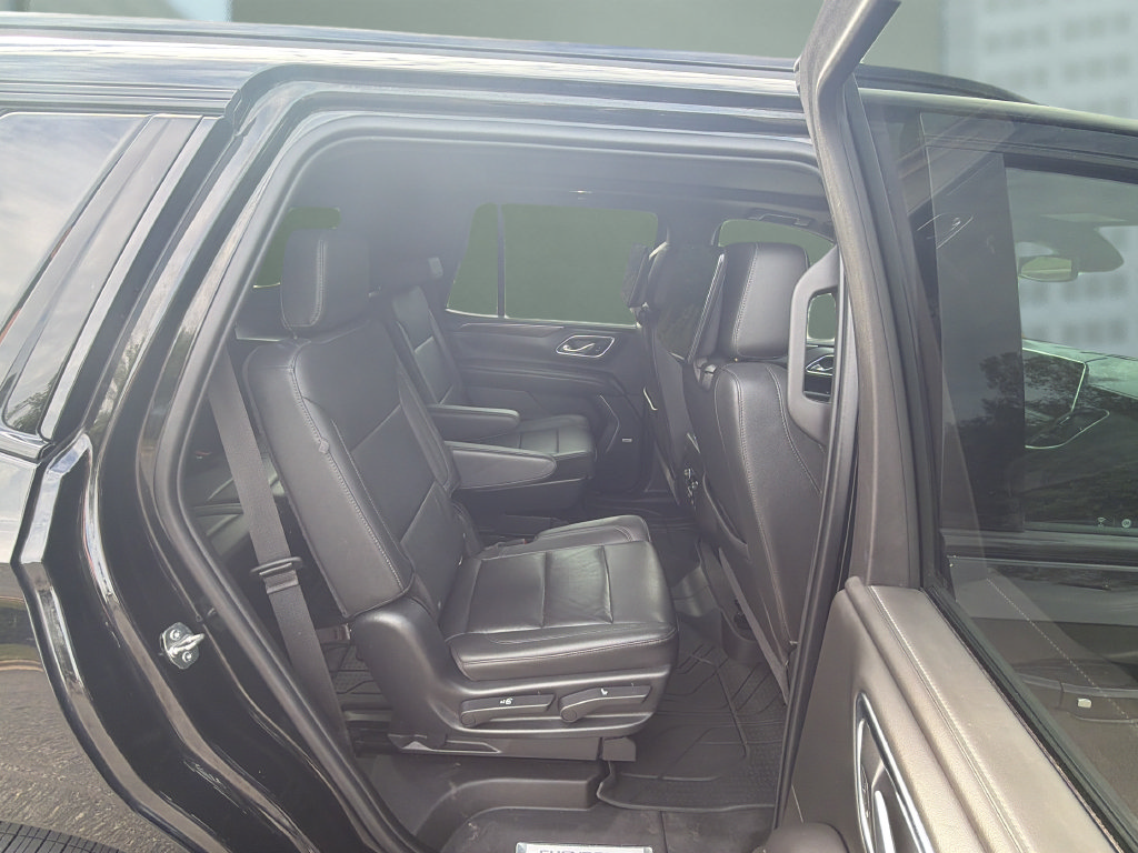 Used 2021 Chevrolet Tahoe Z71 w/ Luxury Package AWD/4WD image 18