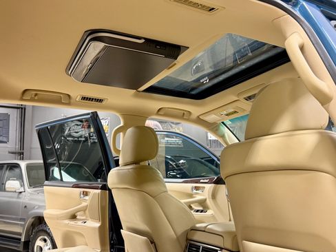 Used 2010 Lexus LX 570 4WD w/ Luxury Pkg image 27