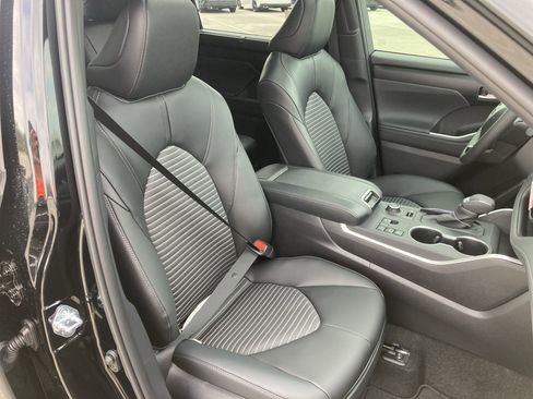 New 2026 Toyota Highlander XSE image 28