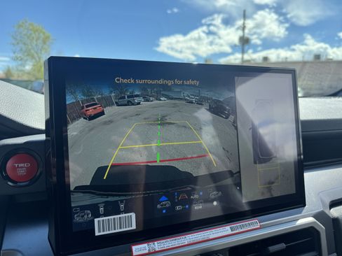 Used 2025 Toyota 4Runner TRD Off-Road Premium AWD/4WD image 26