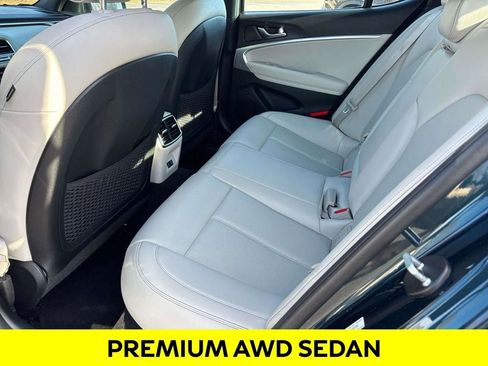 Used 2024 Genesis G70 2.5T image 9