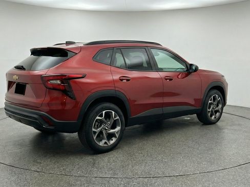 Used 2025 Chevrolet Trax LT FWD image 9