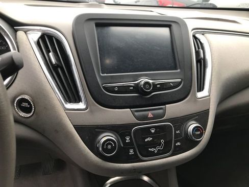 Used 2016 Chevrolet Malibu LT image 8