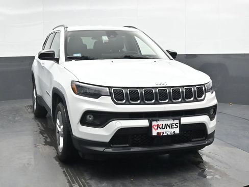 Used 2023 Jeep Compass Latitude image 5