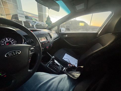 Used 2017 Kia Forte LX image 12