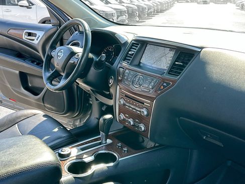 Used 2018 Nissan Pathfinder Platinum image 5