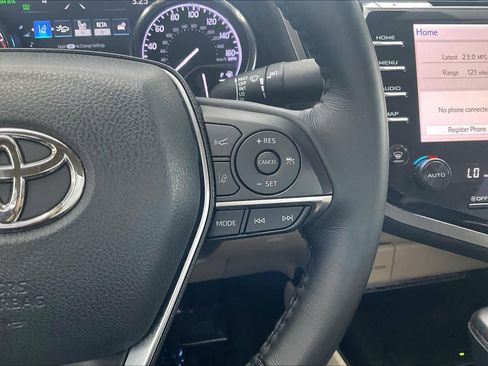 Used 2020 Toyota Camry XLE image 25