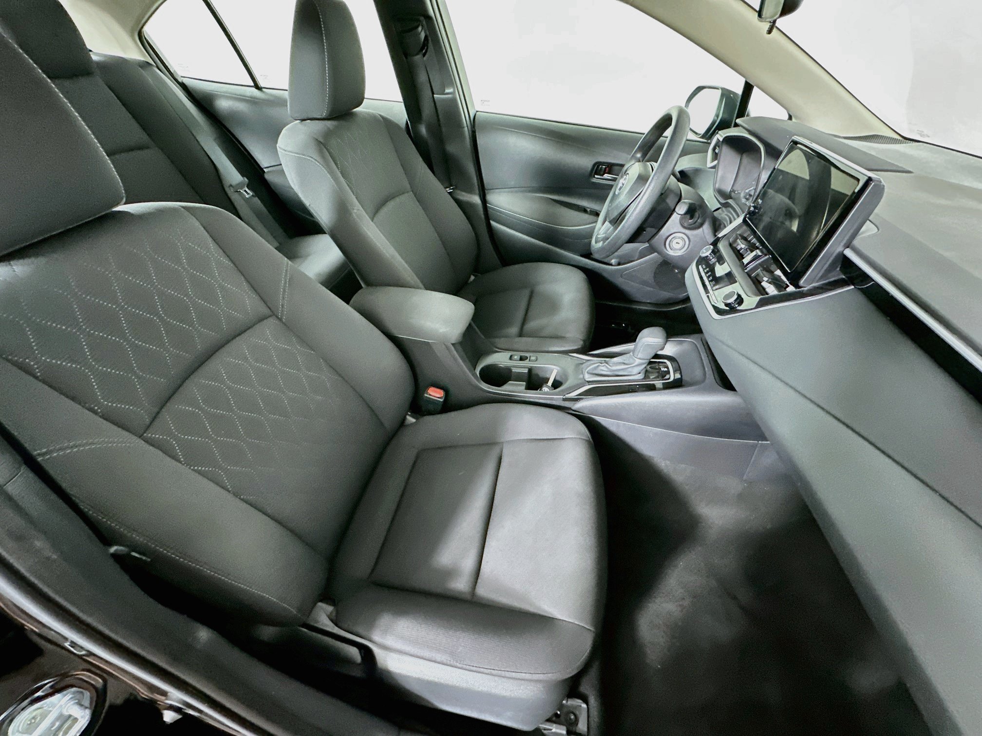 Used 2025 Toyota Corolla LE FWD image 29