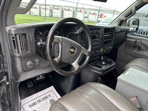 Used 2017 Chevrolet Express 2500 image 18