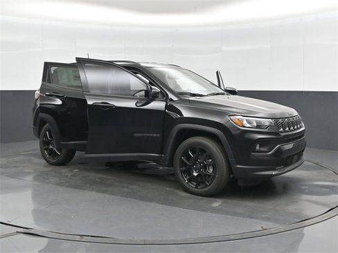New 2026 Jeep Compass Latitude w/ Mopar Graphics Package image 41