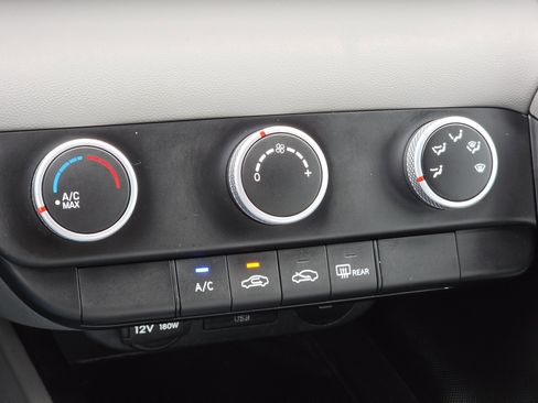 Used 2024 Hyundai Elantra SE FWD image 18