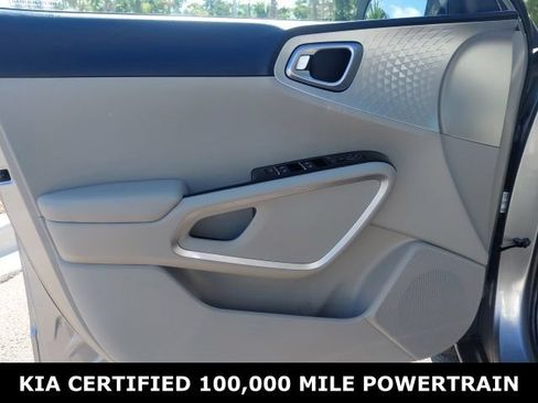 Used 2025 Kia Soul LX w/ LX Technology Package FWD image 19