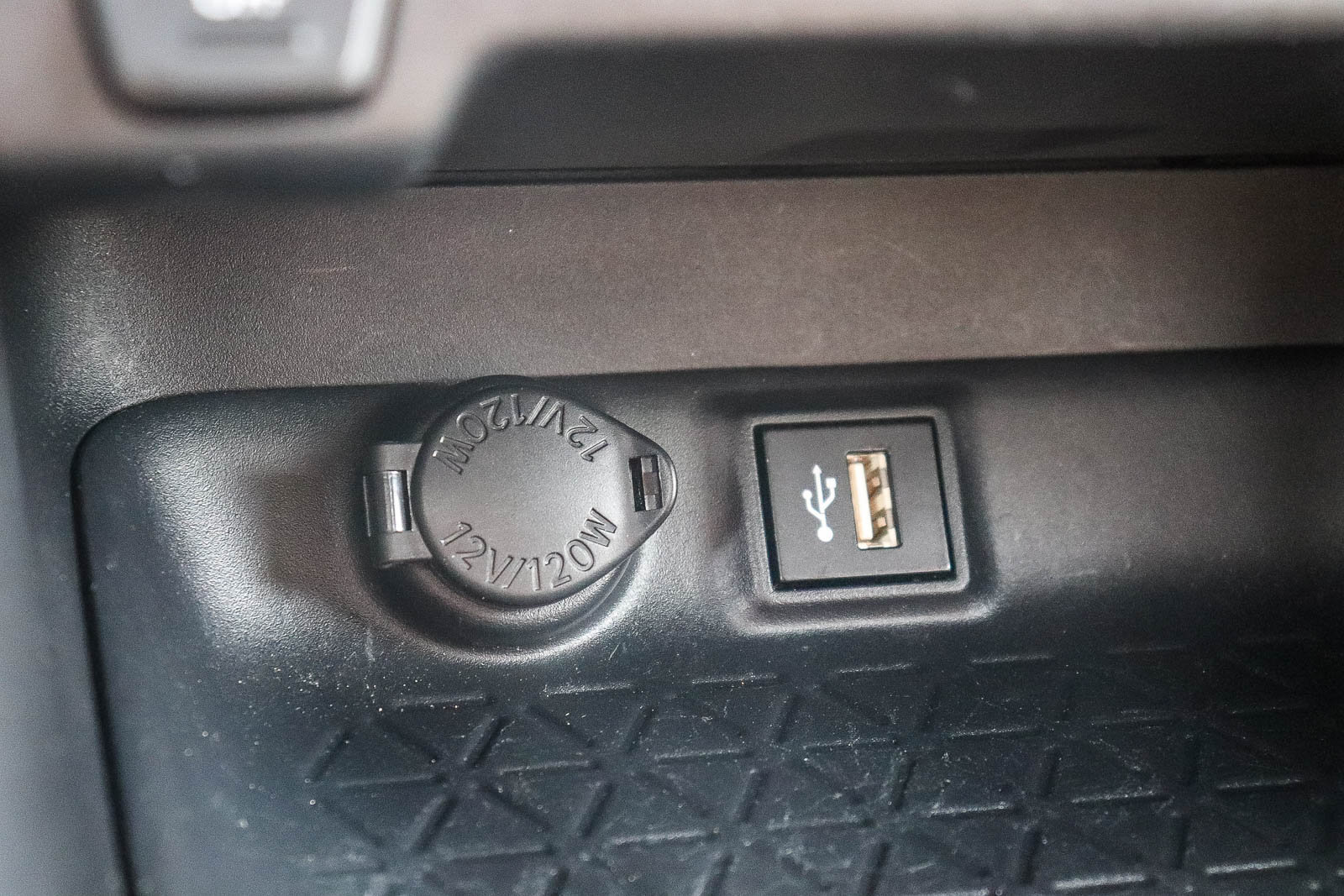 Used 2025 Toyota RAV4 LE FWD image 29