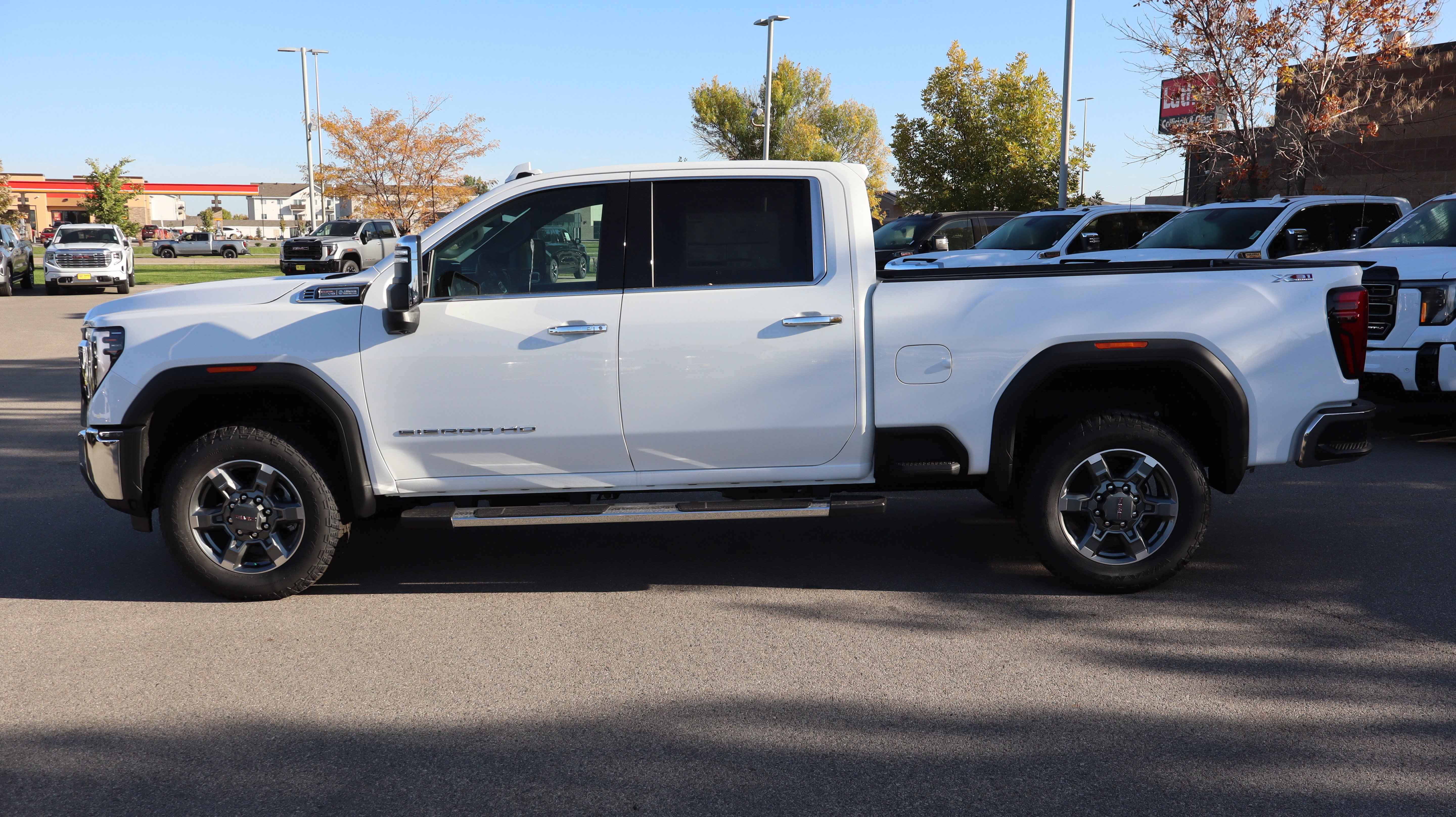 New 2026 GMC Sierra 3500 SLT w/ SLT Premium Package AWD/4WD image 4