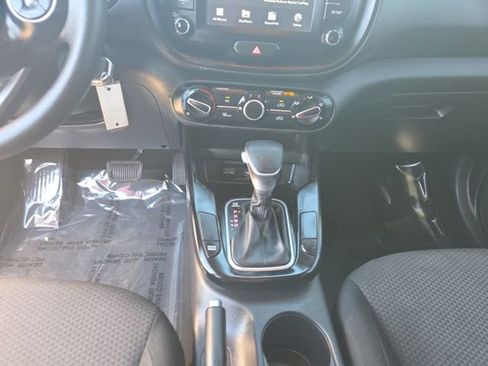 Used 2020 Kia Soul LX FWD image 11