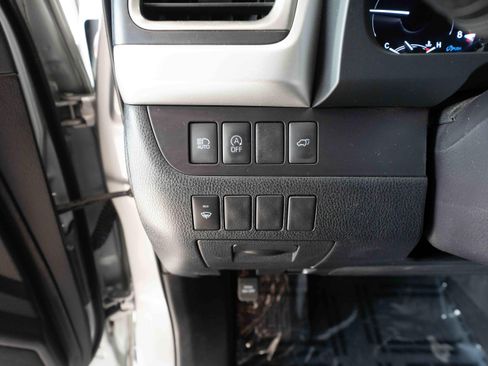 Used 2019 Toyota Highlander Plus w/ Carpet Mat Package (TMS) AWD/4WD image 11